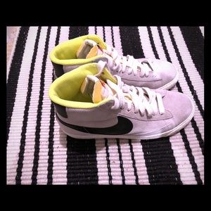 Nike women’s “blazer” mid top sneaker